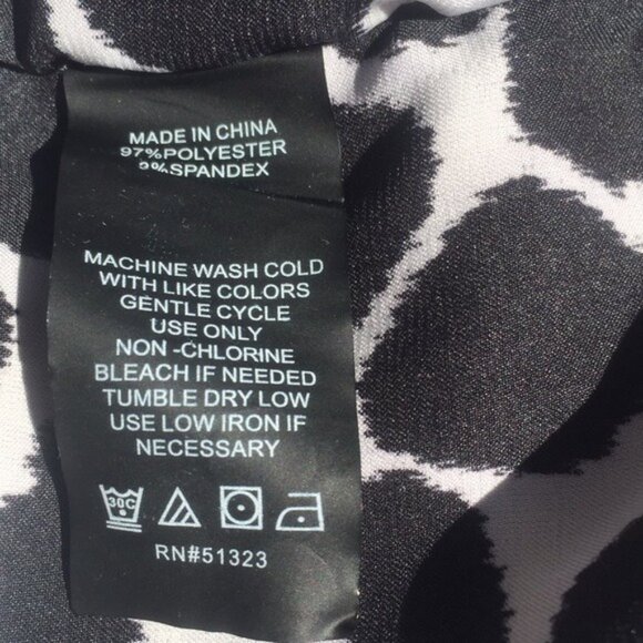 Vince Camuto Black & White Animal Print Top XS - Picture 5 of 5